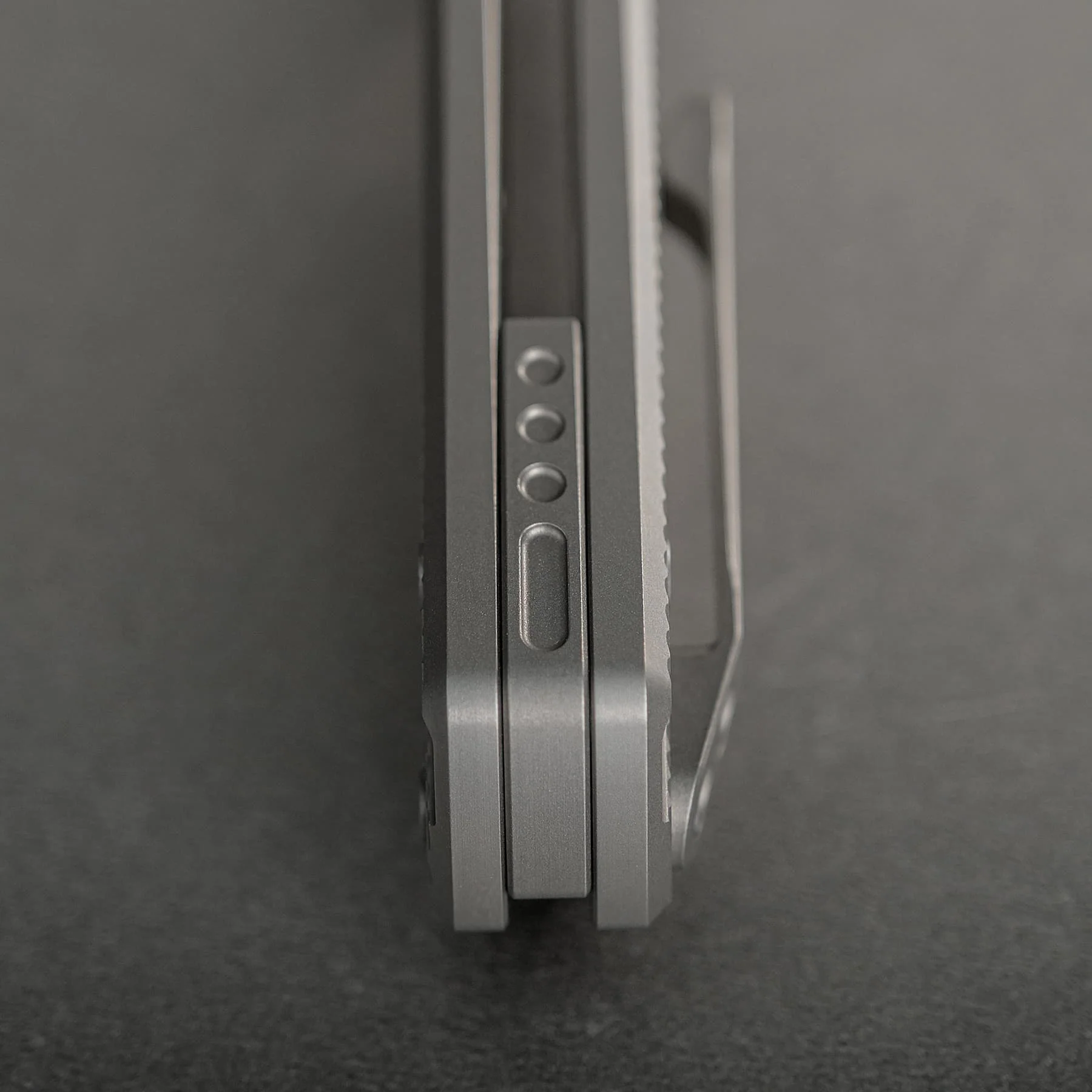 Raccoon® V -Vanchor Lock® (3.22" M390 Blade & Titanium Handle) - A4003 - Image 11