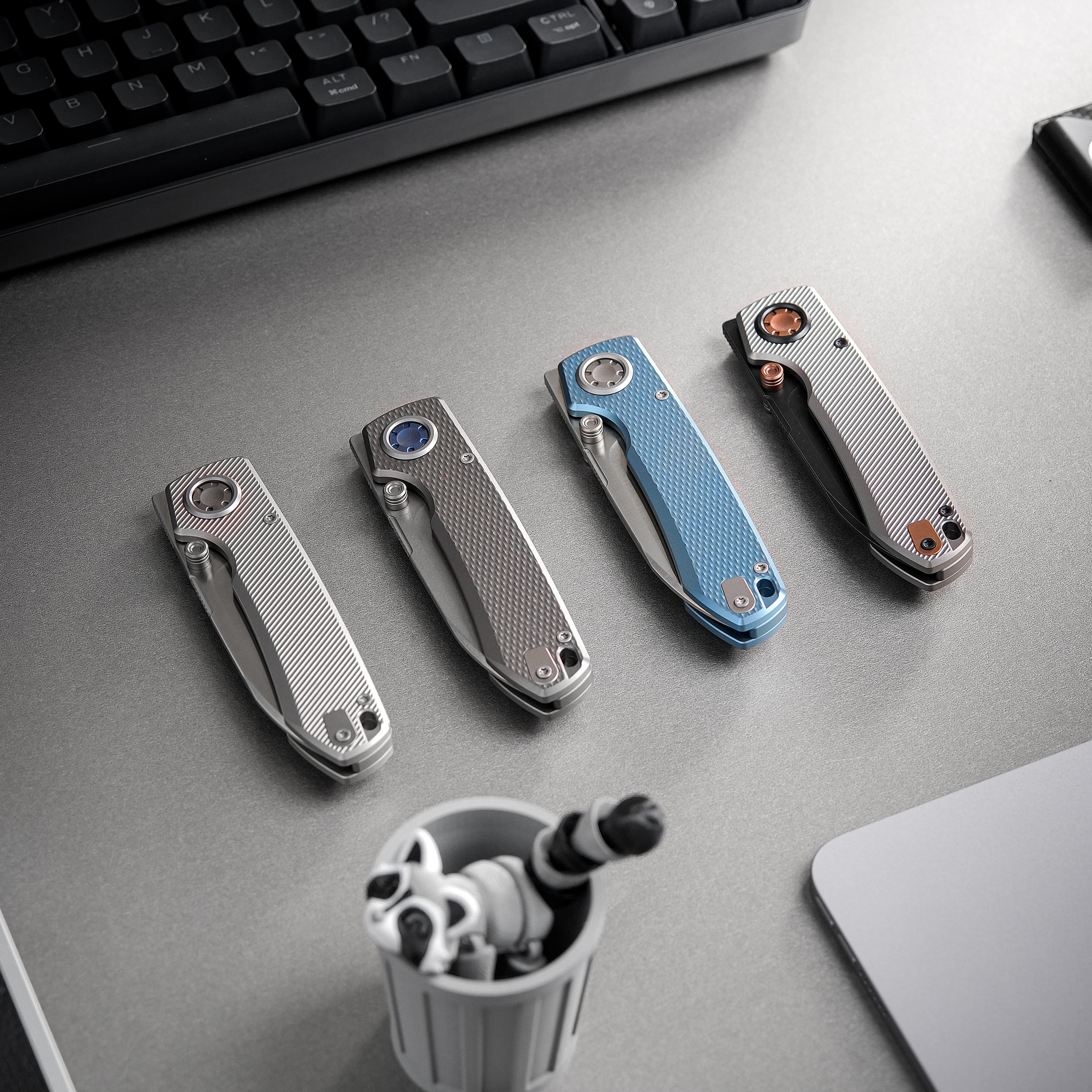 Raccoon® V -Vanchor Lock® (3.22" M390 Blade & Titanium Handle) - A4003 - Image 20